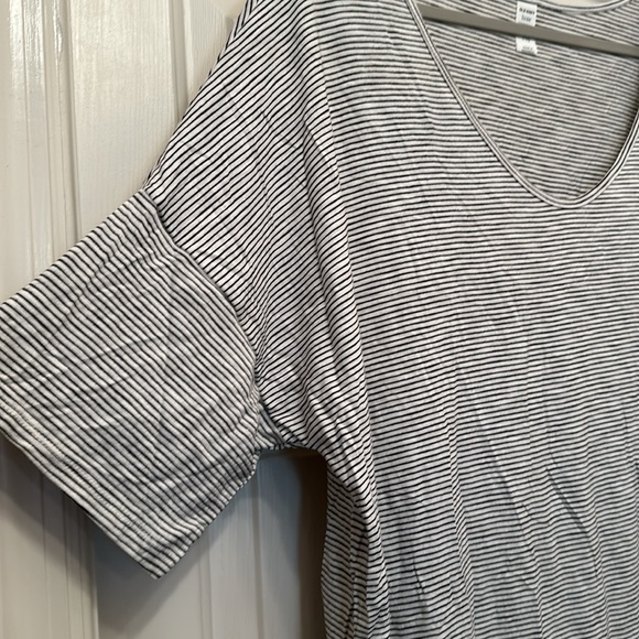 Old Navy Top - Picture 2 of 3